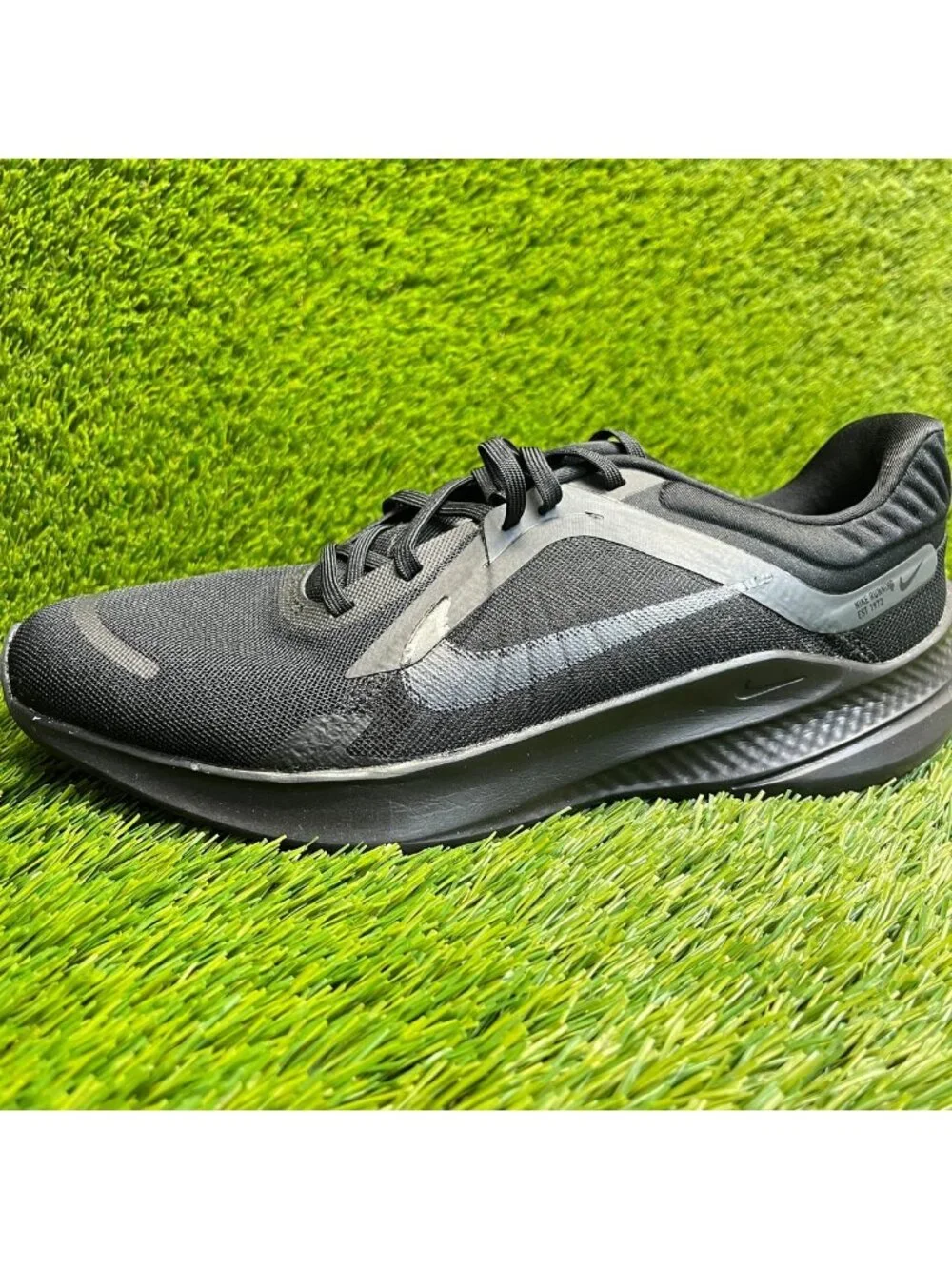 Nike Quest 5 Mens Size 9.5 Black Smoke Gray Athletic Road Running Shoes Sneakers